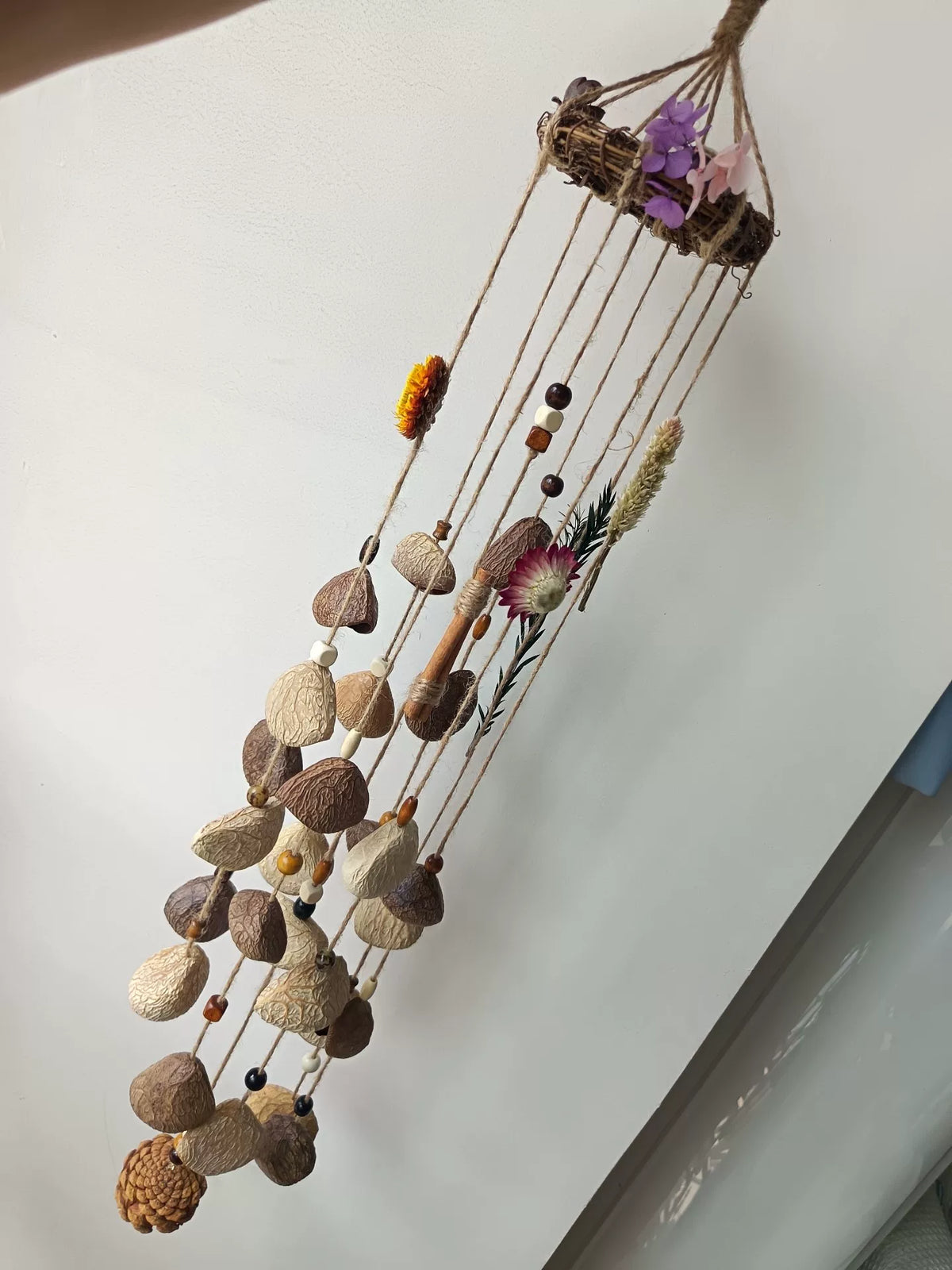 Carillon artisanal en coques de fruits noirs d'Indonésie