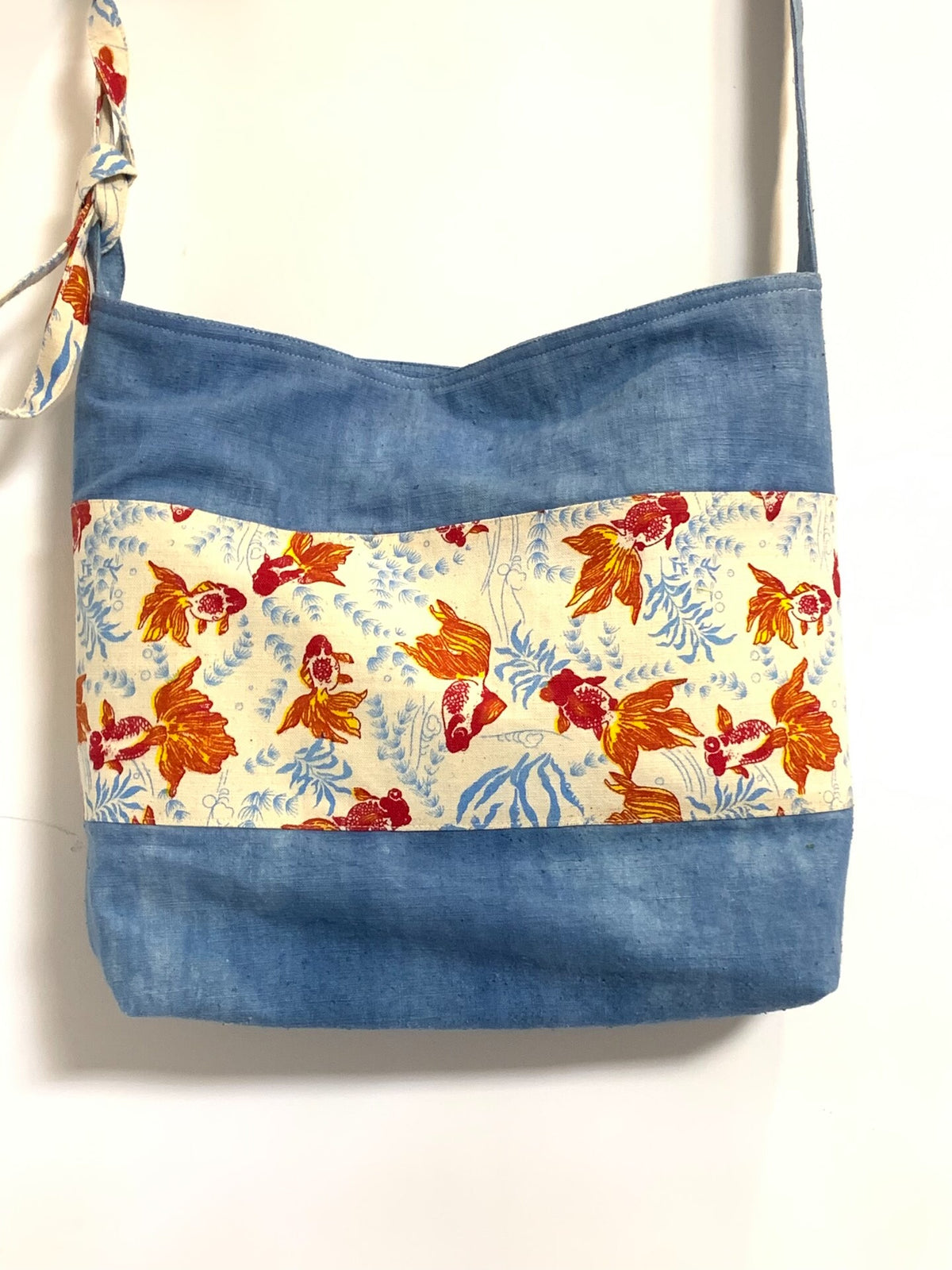 Handwoven Goldfish Print Shoulder Bag Medium