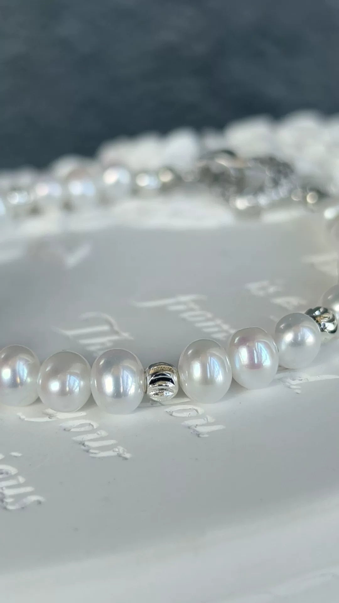 Armband med naturliga sötvattenspärlor 6mm