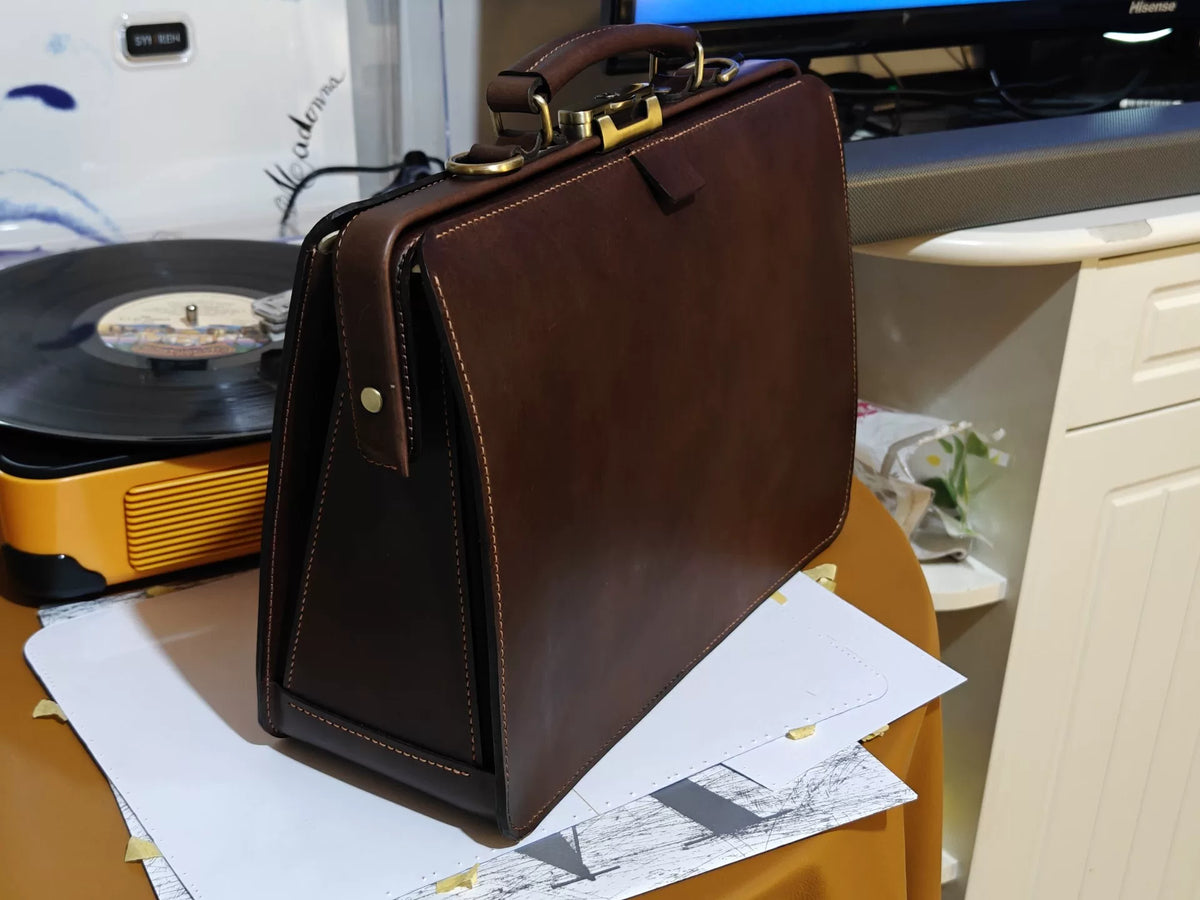 Dulles Briefcase in Italian Vegetable Tanned Leather
