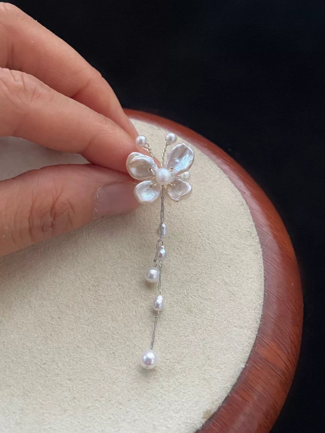 Ear Cuff Farfalla in Perle Naturali