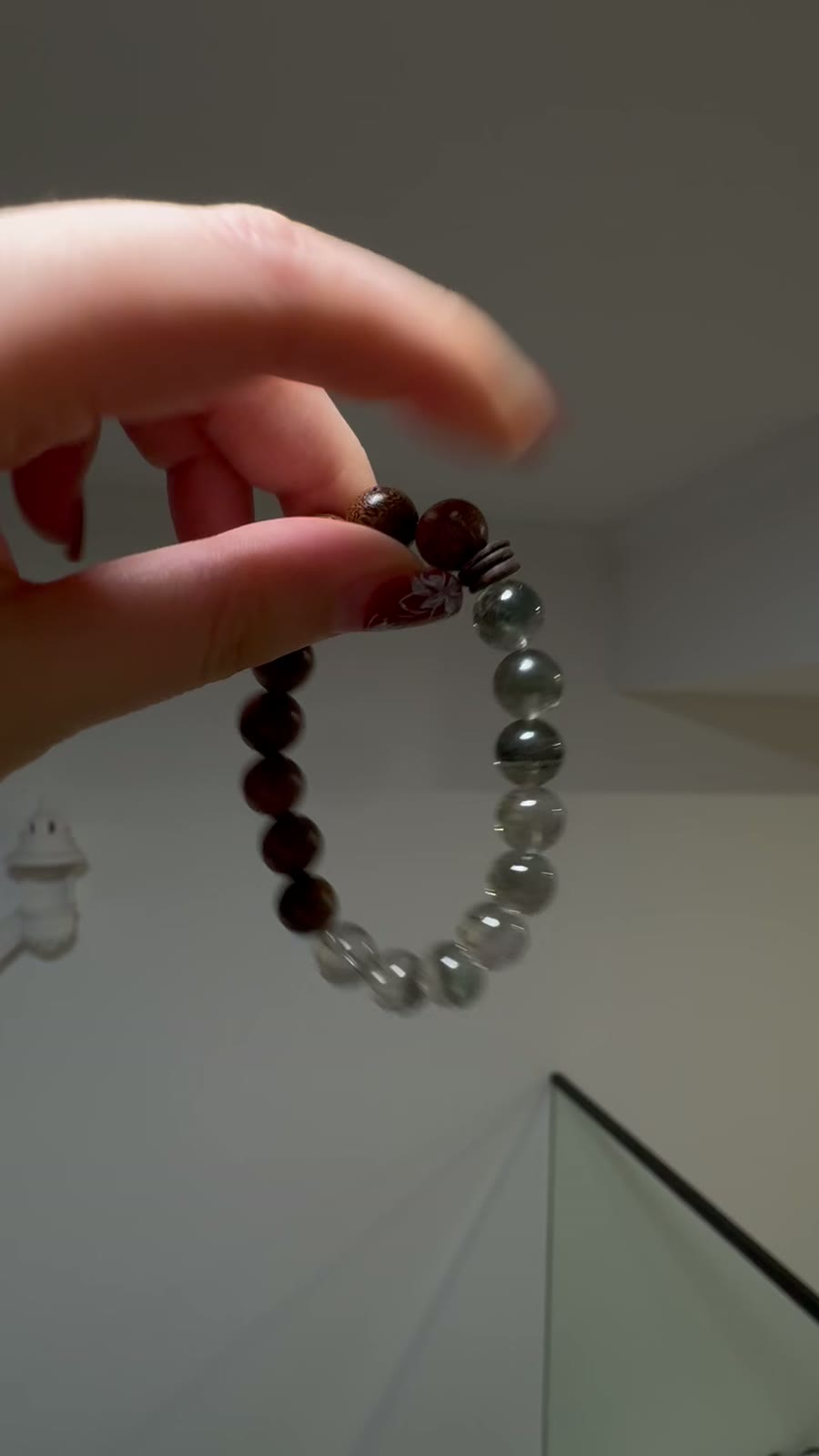 Bracelet en perles de quartz fantôme vert et bois de santal