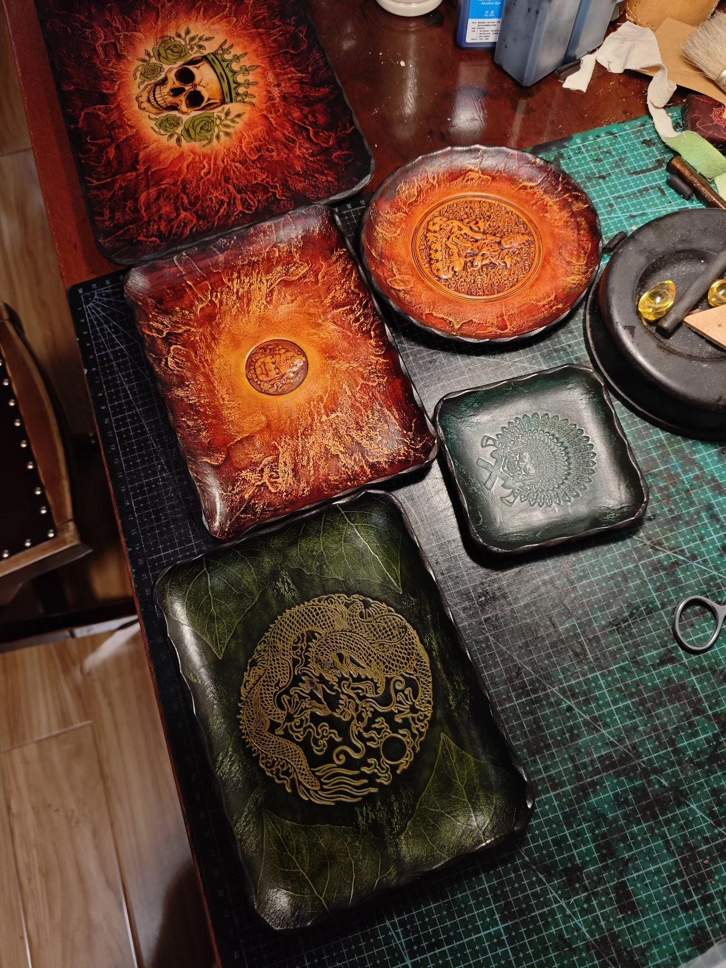 4mm Top-Grain Cowhide Leather Tray with Embossed Face Design, 15x20cm