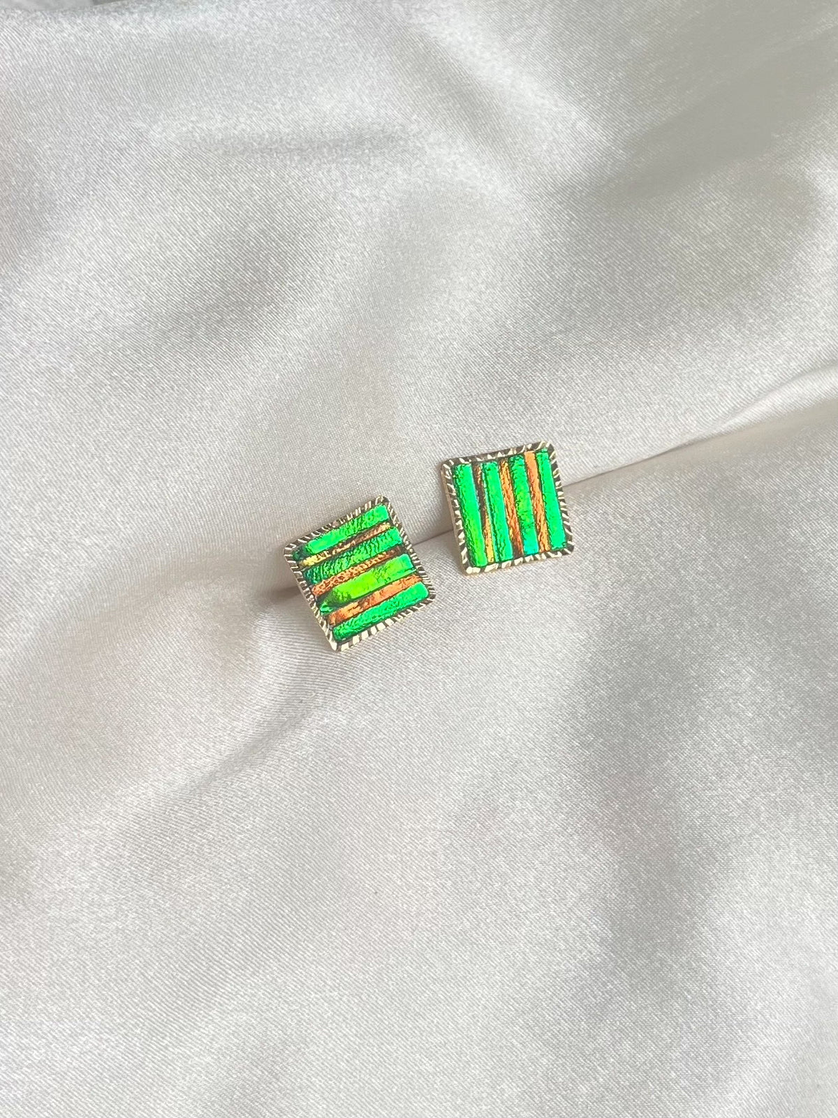 Boucles d'oreilles carrées en aile de scarabée