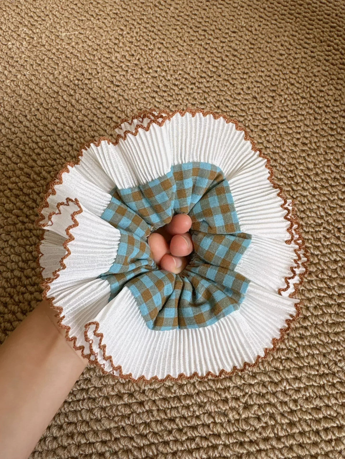 Scrunchie Artigianale con Volant Pieghettato a Doppio Strato