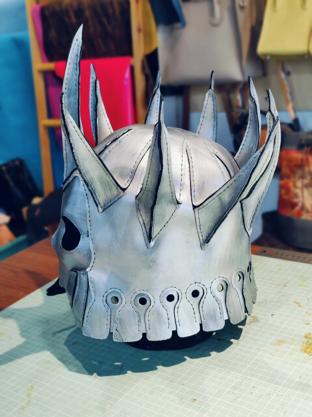 シルバーレザー スカル ファンタジーヘルメット