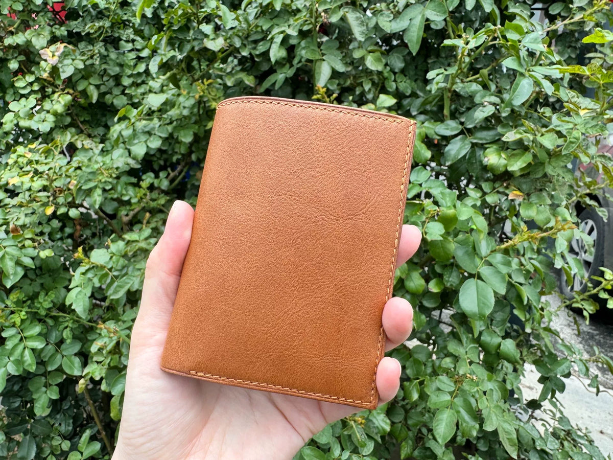 Vertical Bifold Wallet Golden Brown Leather