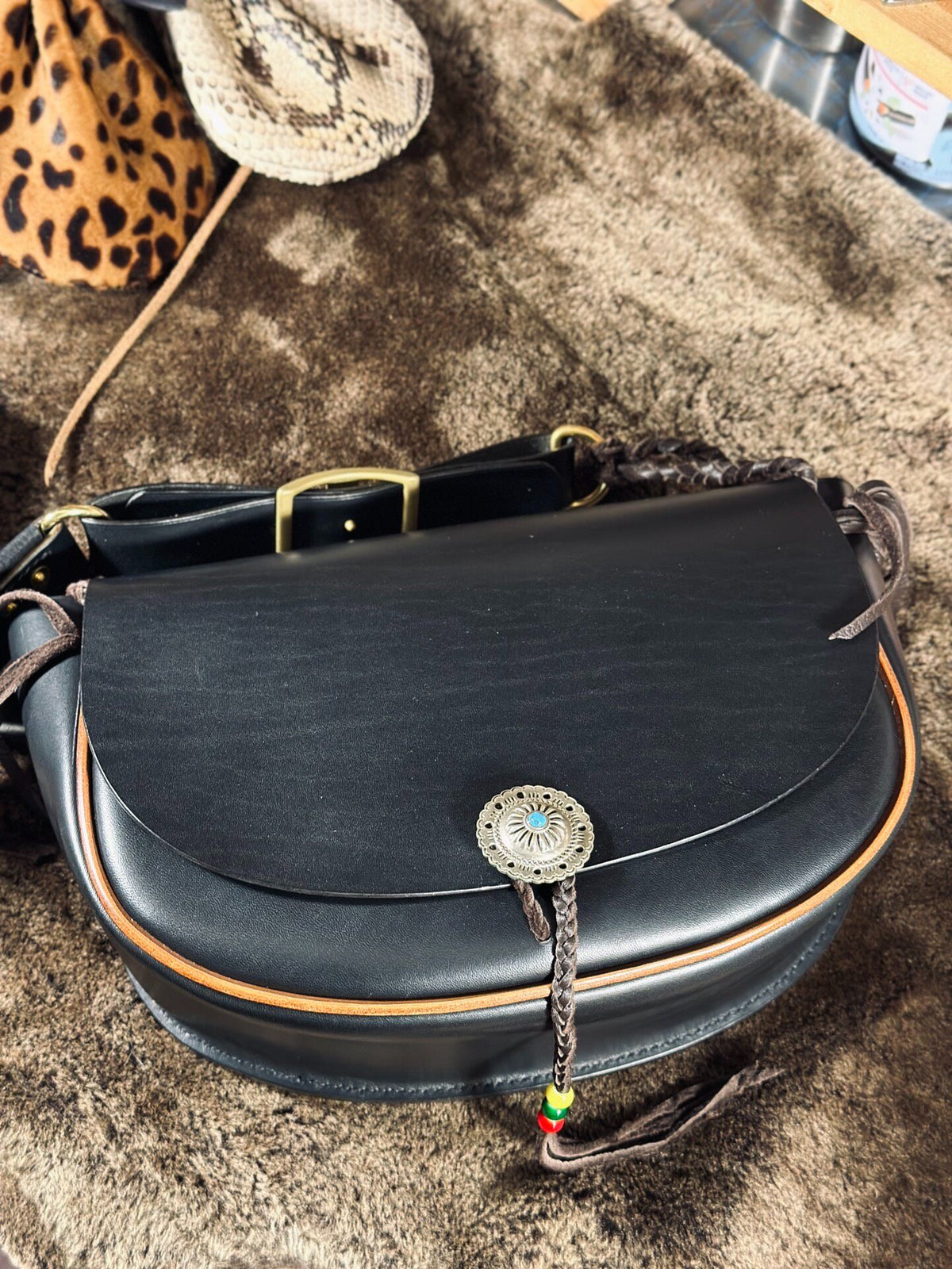 Vegetable-Tanned Leather Single-Shoulder Bag