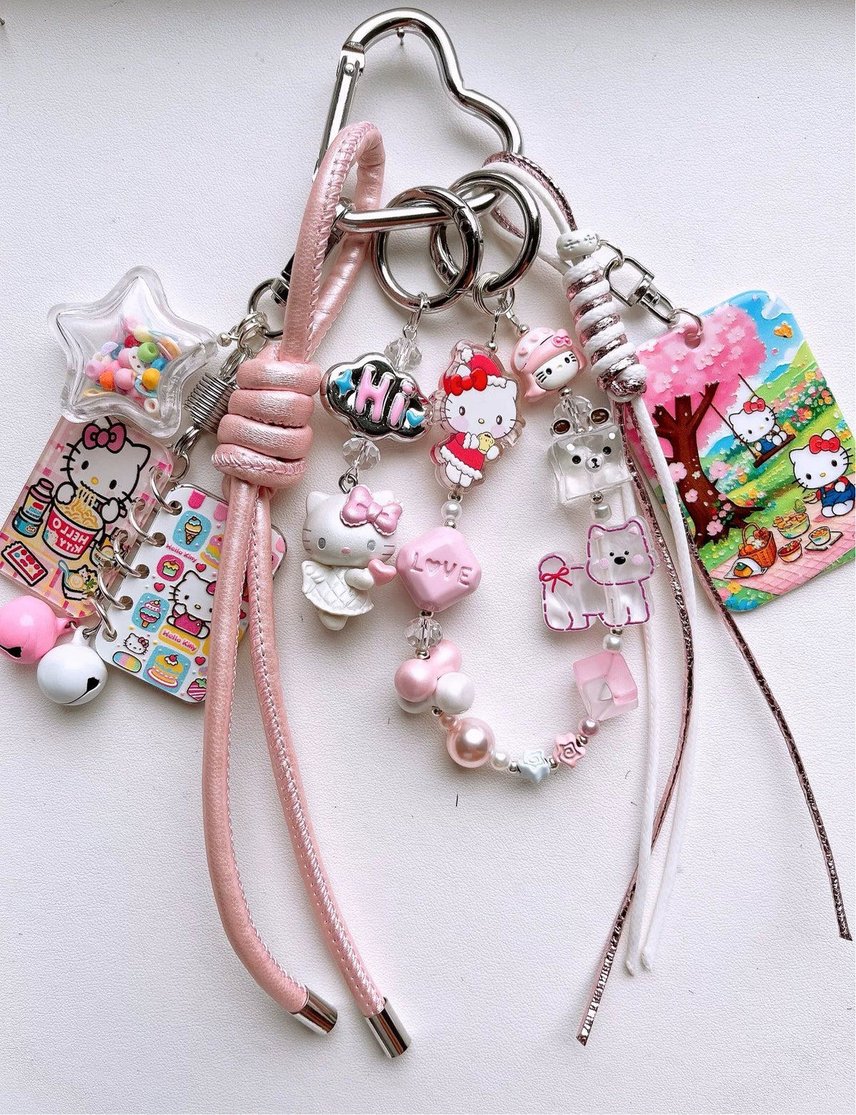 Rosa Hello Kitty-väskberlock med resinberlocker