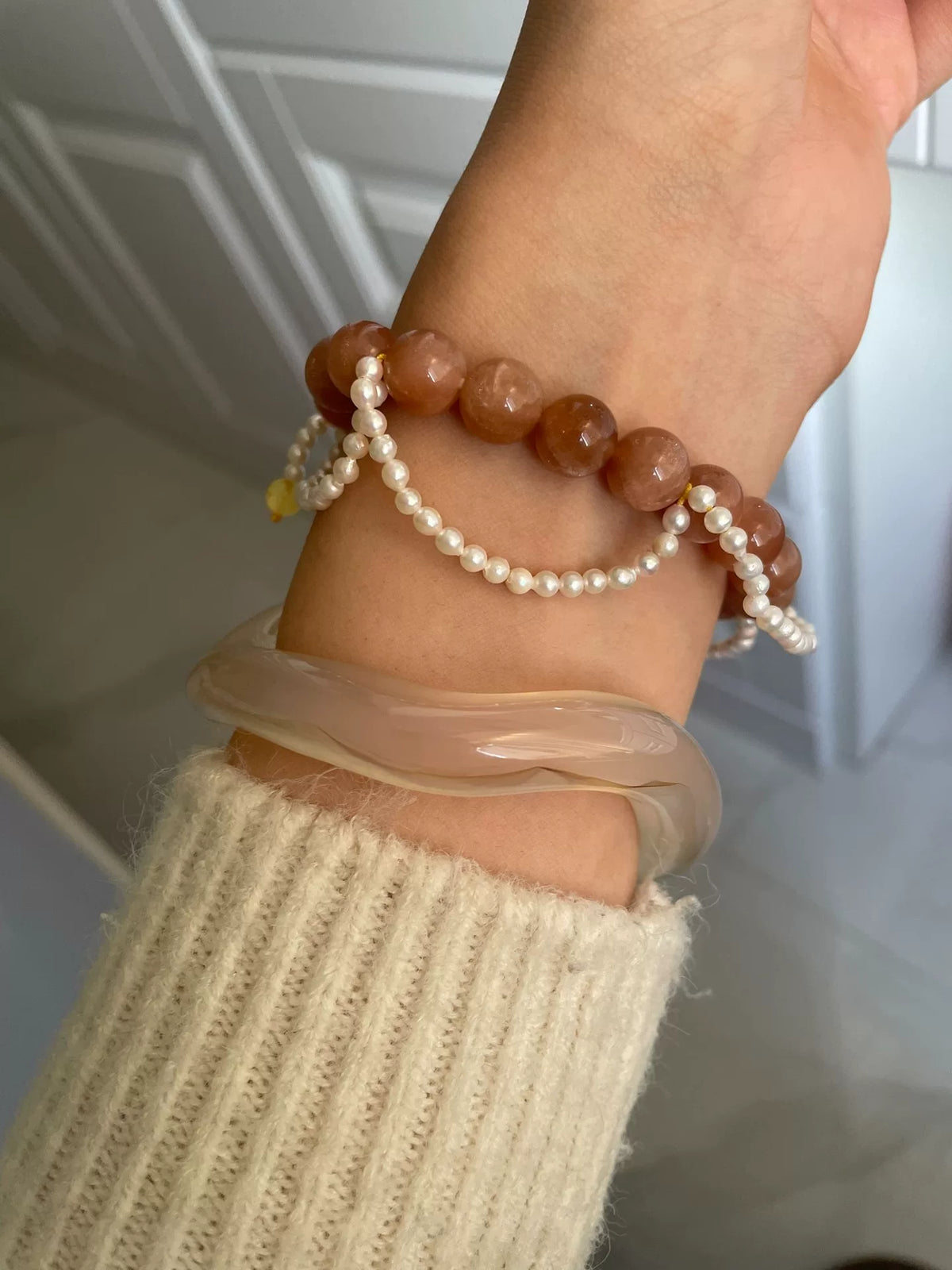 Bracciale con stella ambra miele, orso, pietra del sole e perle