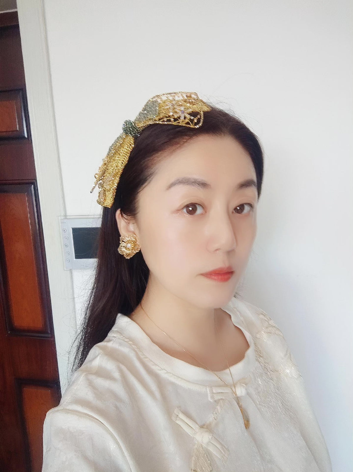 Oversized Wire Bow Headband Hair Accessory