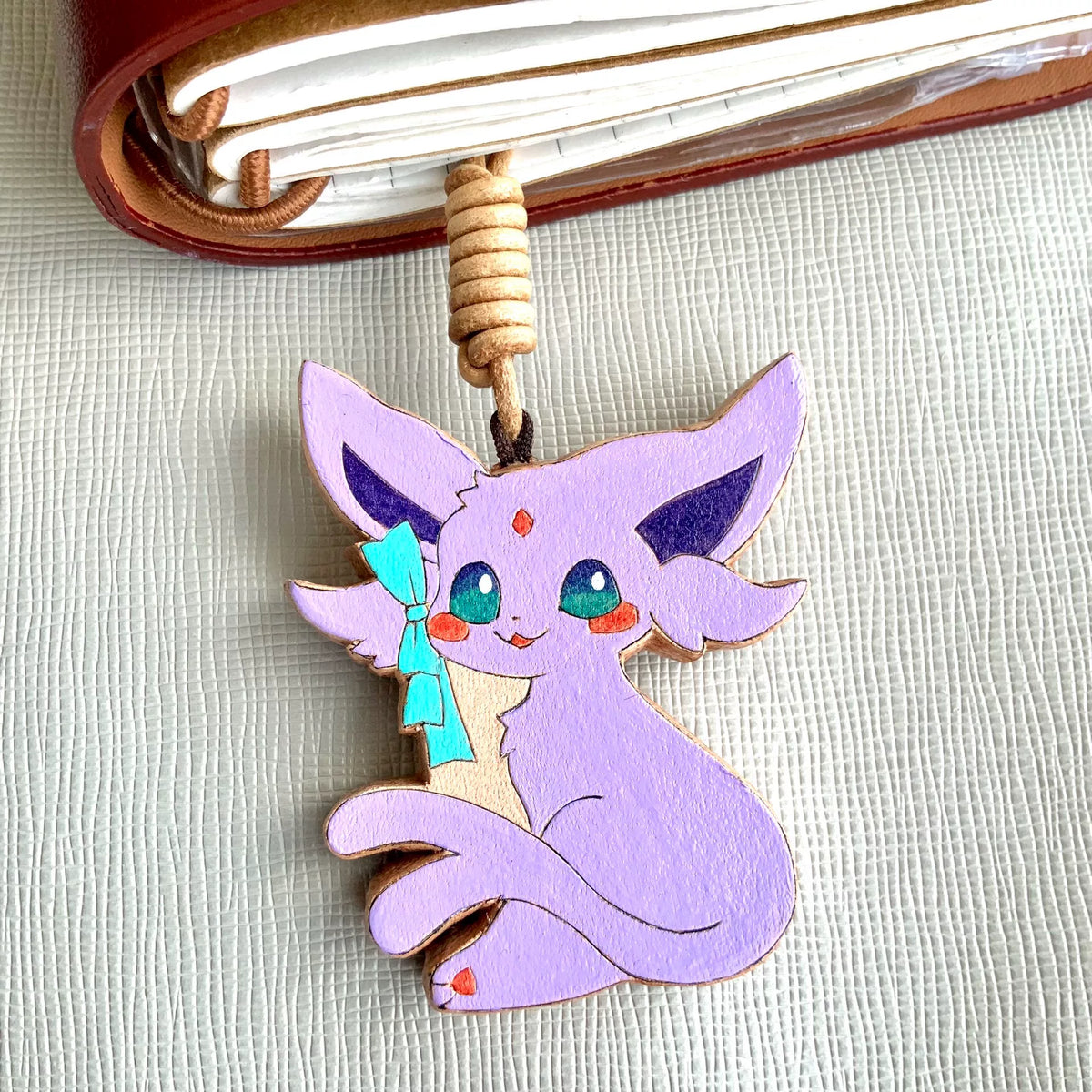 Ensemble de porte-clés en cuir Espeon et Poké Ball