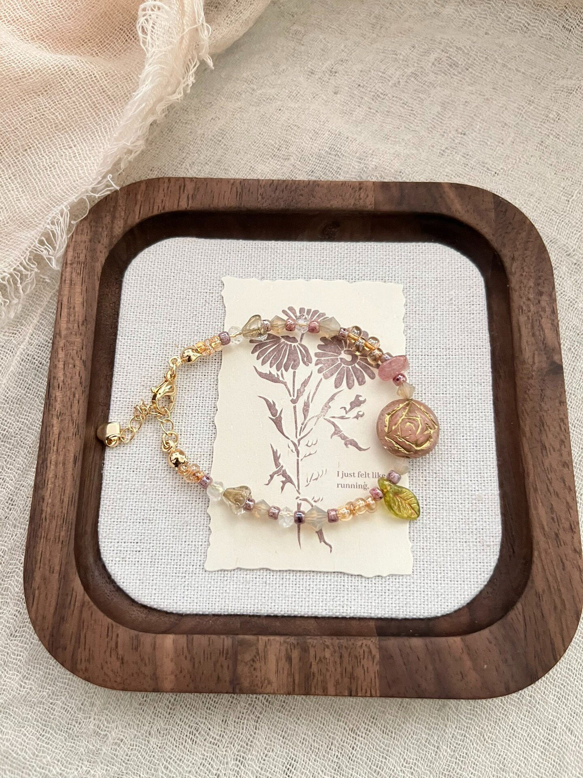 Pulseira de Contas de Vidro Checo com Rosa Cor-de-Rosa