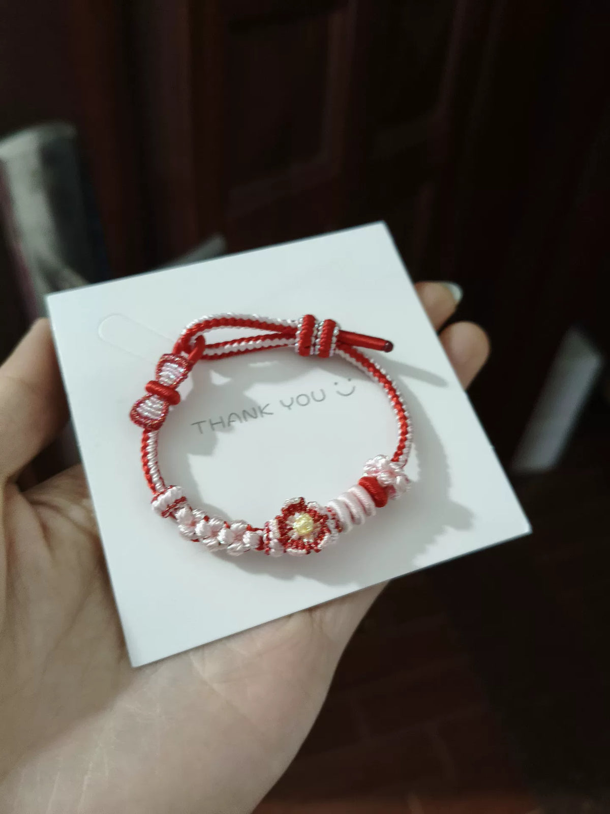 Pulsera de Flor Roja y Blanca Trenzada a Mano