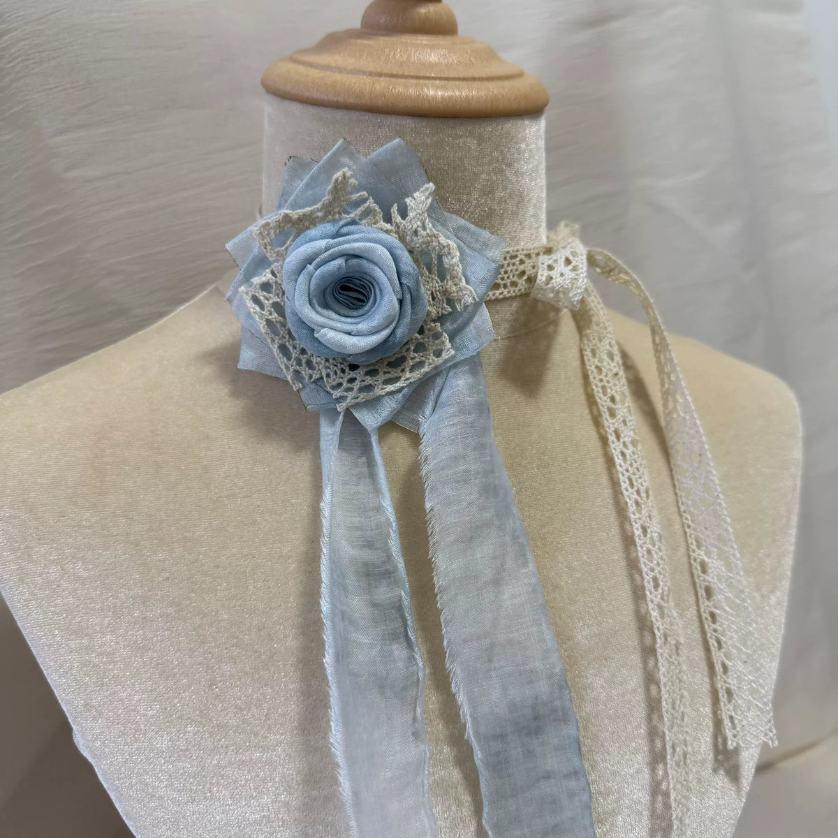 Stofblauwe Handgakte Roos Choker Hanfu Accessoire
