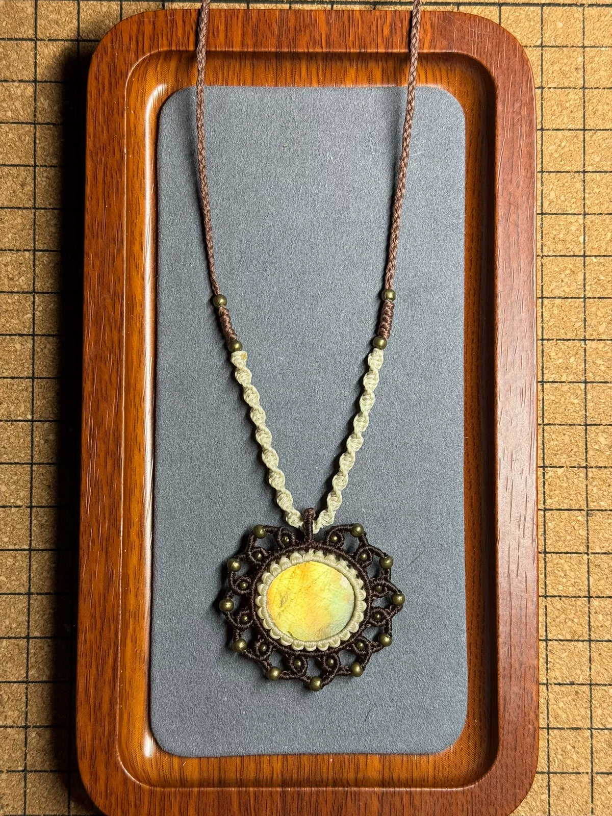 Collana Artigianale in Macramé con Labradorite e Sole
