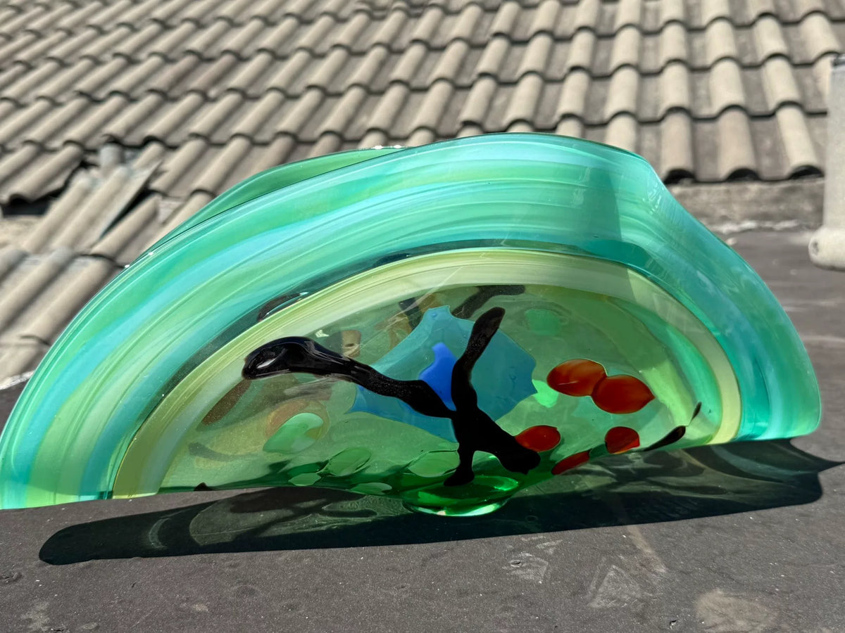 Vintage skål i grönt konstglas med snäcksform