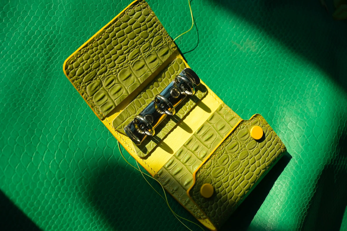 Couverture de classeur en cuir de vache embossé crocodile