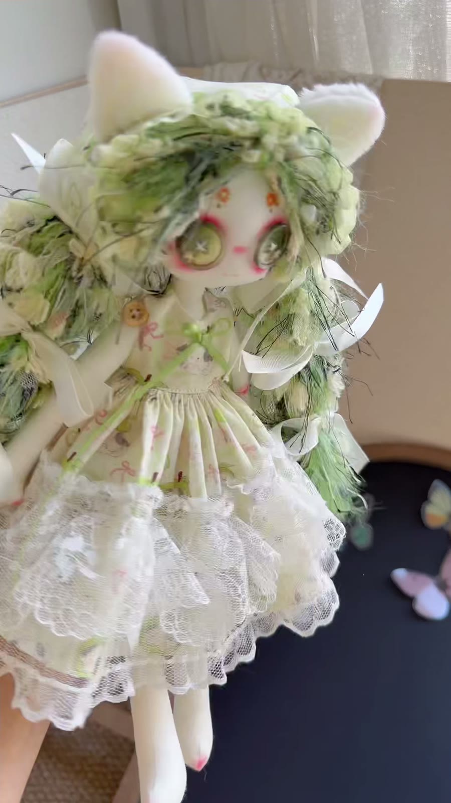 Boneca de Pano Feita à Mão com Orelhas de Gato
