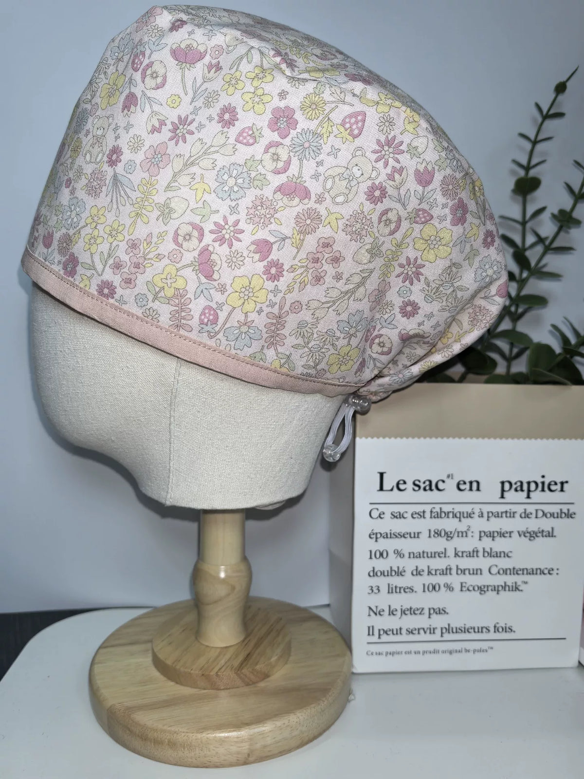 Charlotte chirurgicale en coton floral avec bord rose poudré