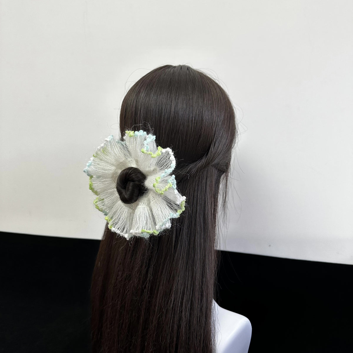ハンドメイド クロシェ編み ヘアシュシュ ホワイトフローラル