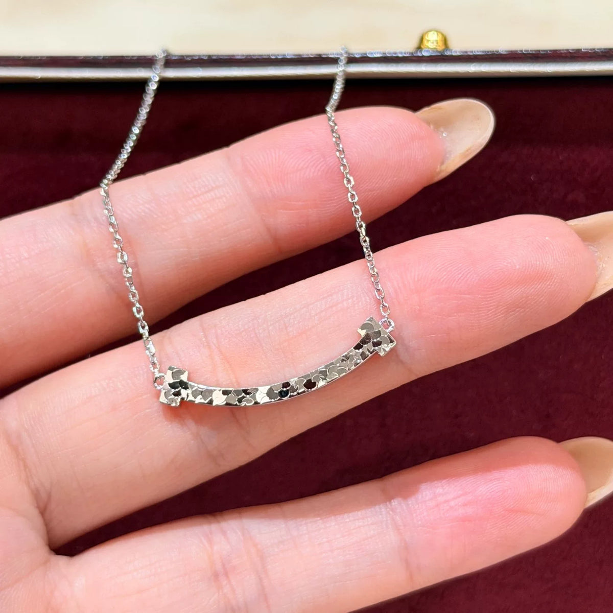 Halsband i S925 sterlingslv med smile bar