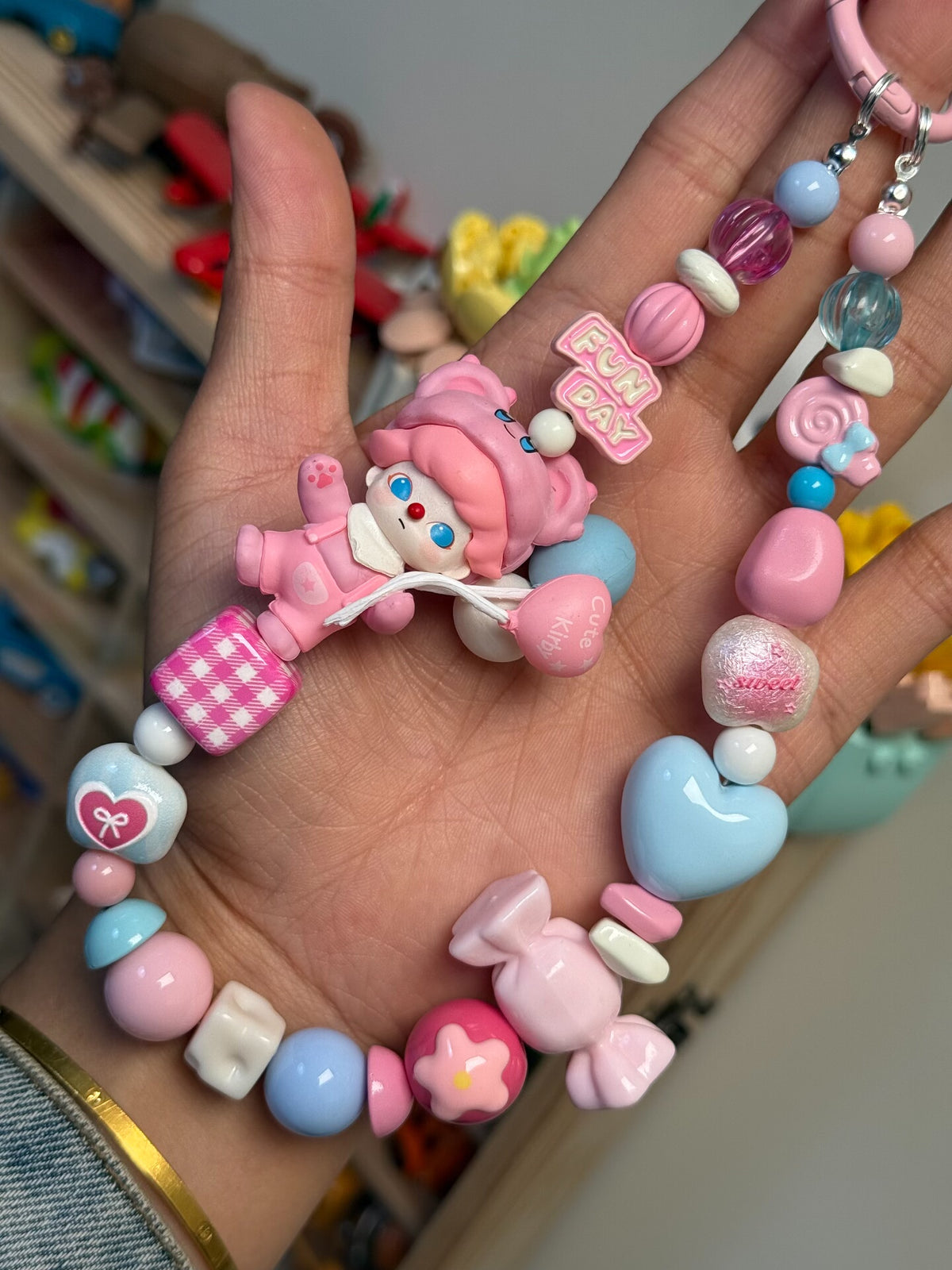 Pärband för mobil med anpassad figur i pastell