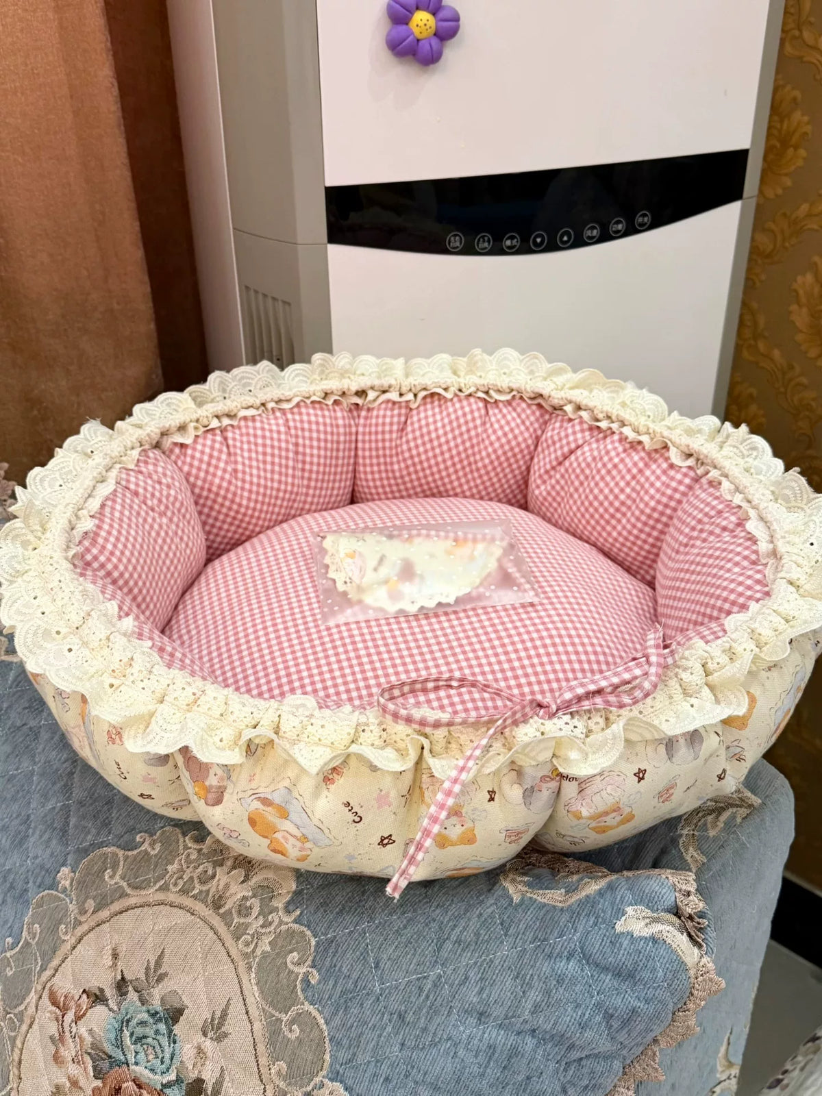 Reversible Cotton Cat Bed with Lace Trim