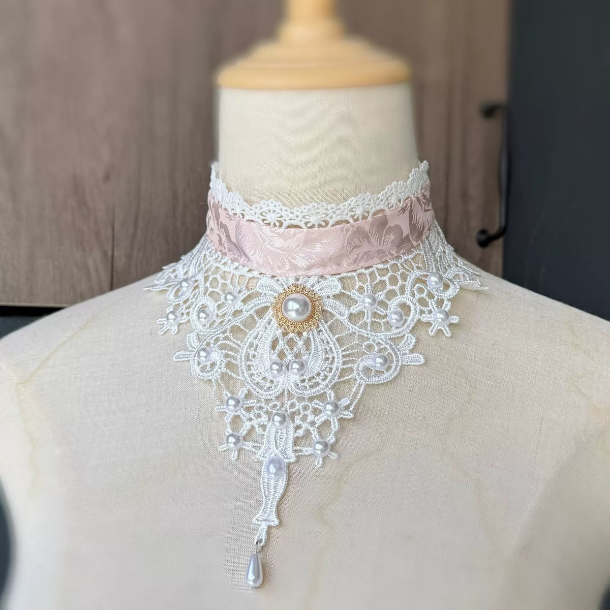 Collier ras de cou Lolita dentelle et perles fait main