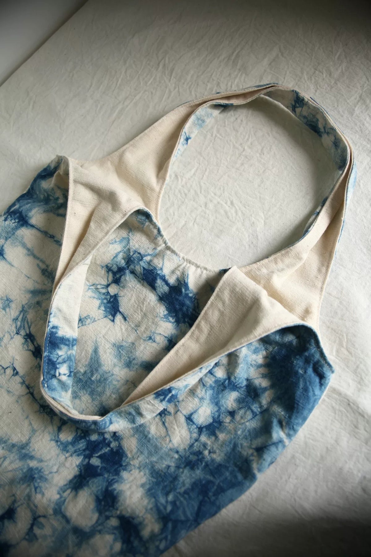 Bolsa de Ombro em Algodão Shibori Tecido à Mão