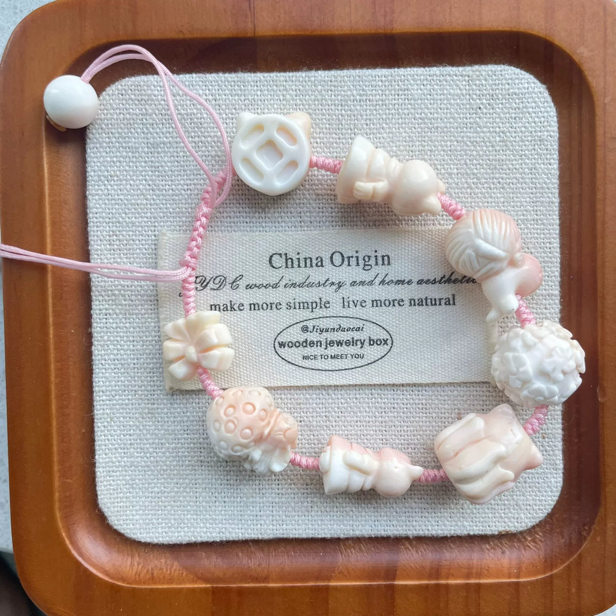 Armband med utskuren naturlig Queen Conch-snäcka