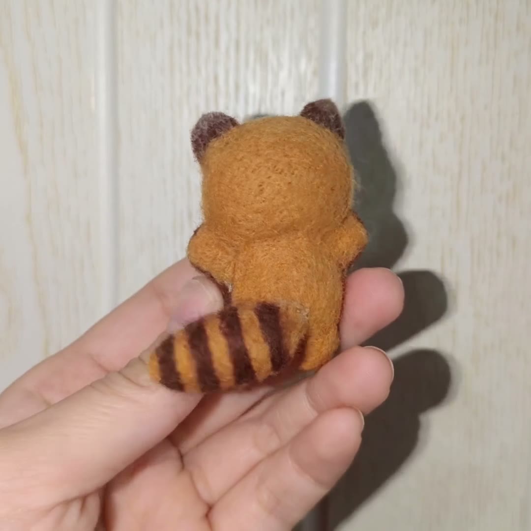 Handgemaakte vilten wol knuffelhanger rode panda
