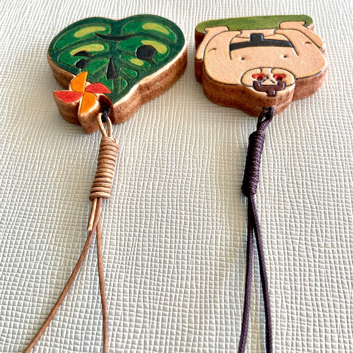 Charms de Couro Artesanais de Sumo e Cabaca