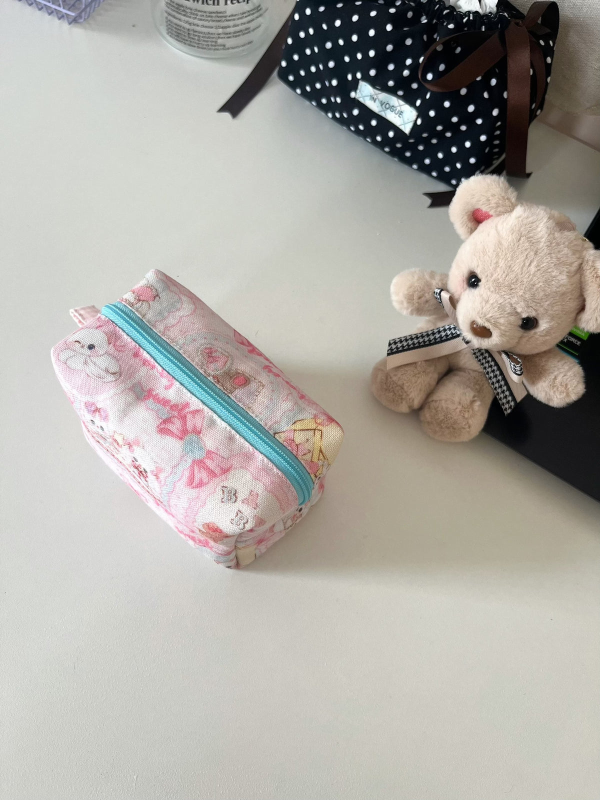 Handgemaakte opbergetas in vorm van toast met kattenprint