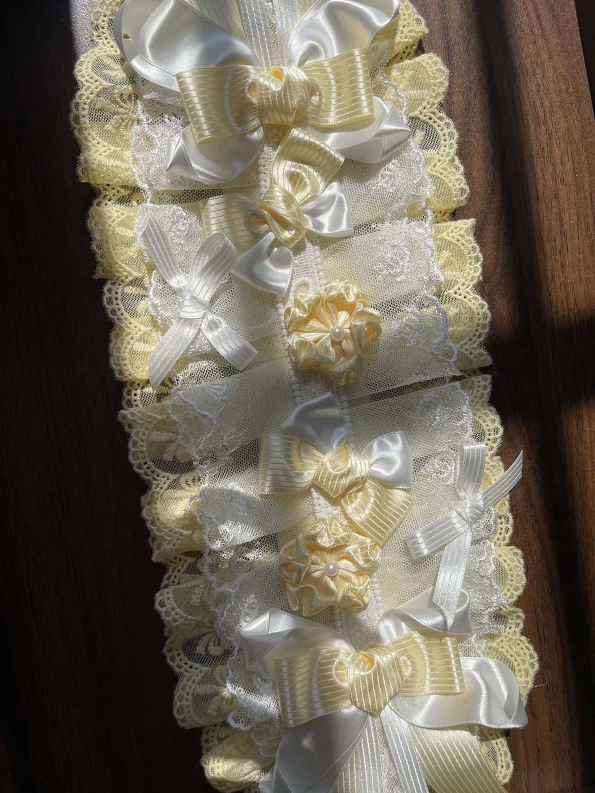 Diadema Lolita Artesanal Amarillo y Blanco con Encaje