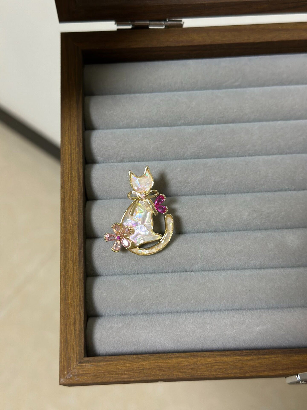 Mother-of-Pearl Cat Brooch with Pink Gems