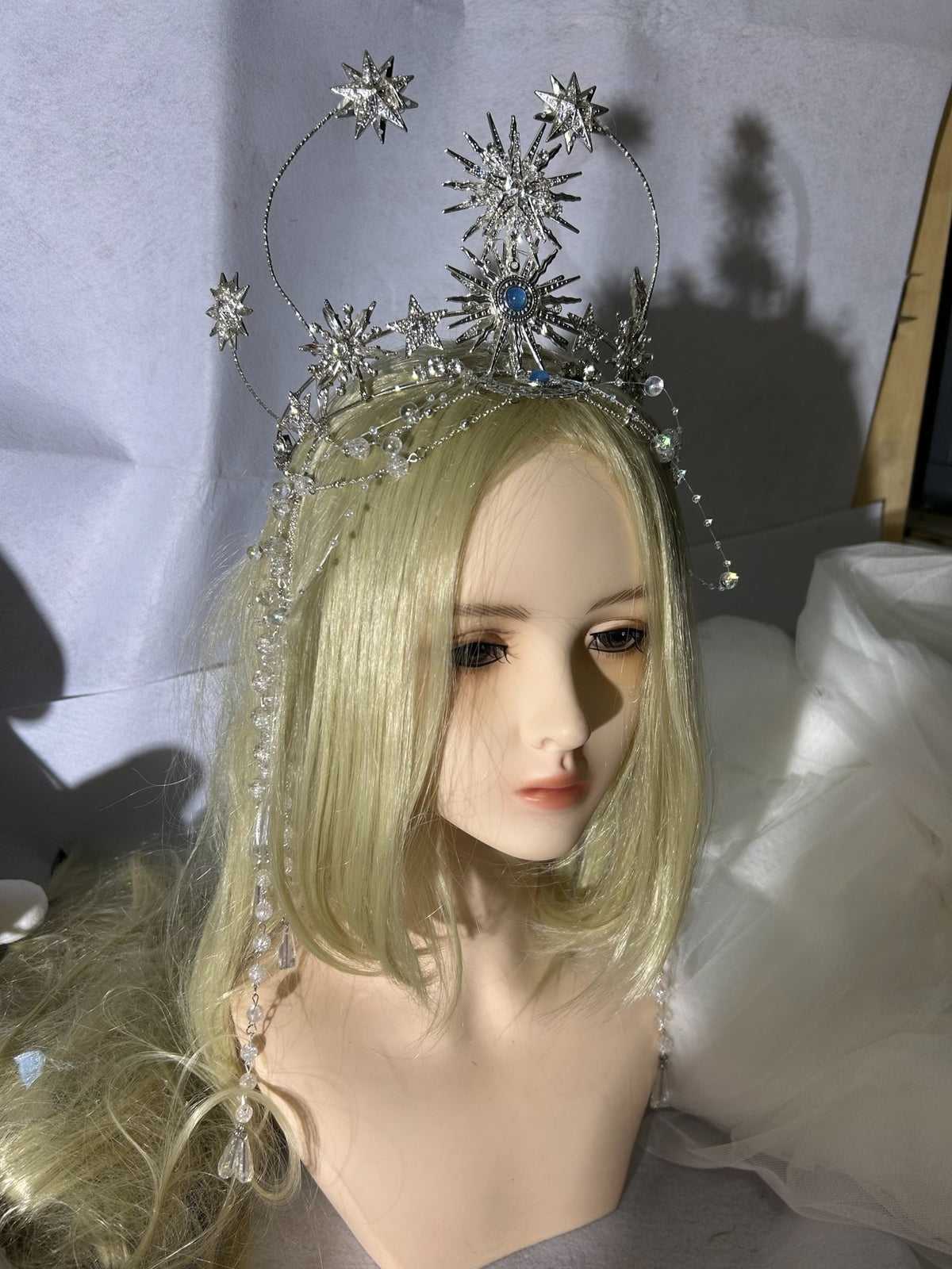Tocado de tiara con estrellas y rayos de plata