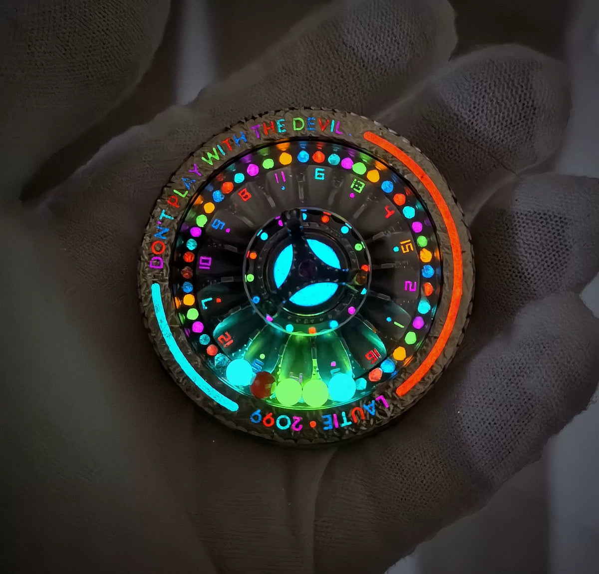 Fidget Toy in Metallo a Roulette con Luce UV