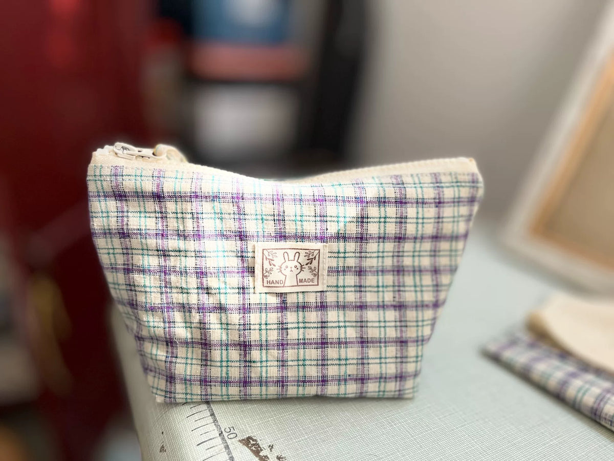 Astuccio cosmetico fatto a mano a scacchi viola