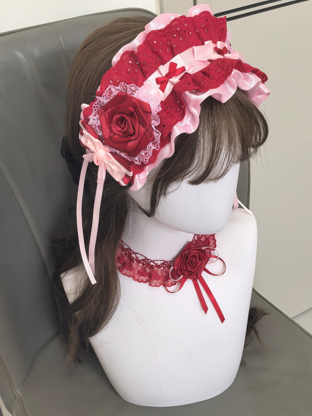Conjunto de Faixa e Gargantilha de Renda Vermelho Profundo