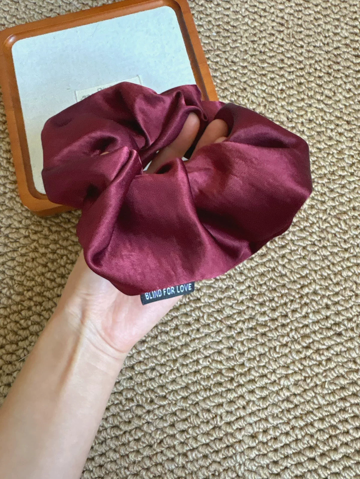 Scrunchie de Seda Vinho Profundo Oversized