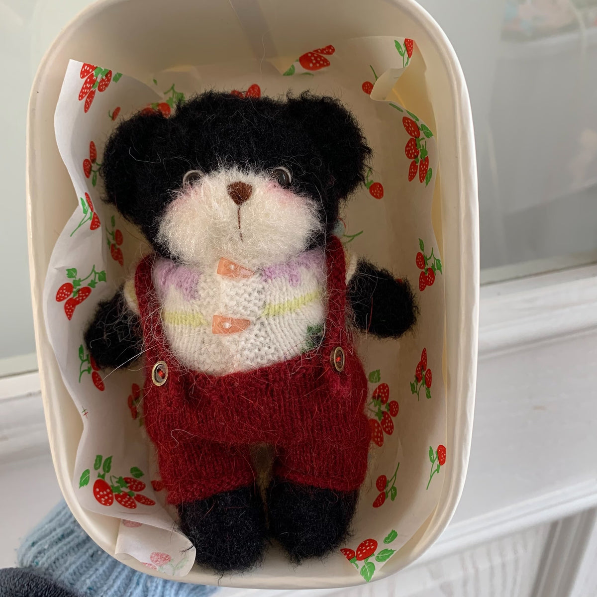 Figura de Urso de Peluche Preto Tricotada à Mão