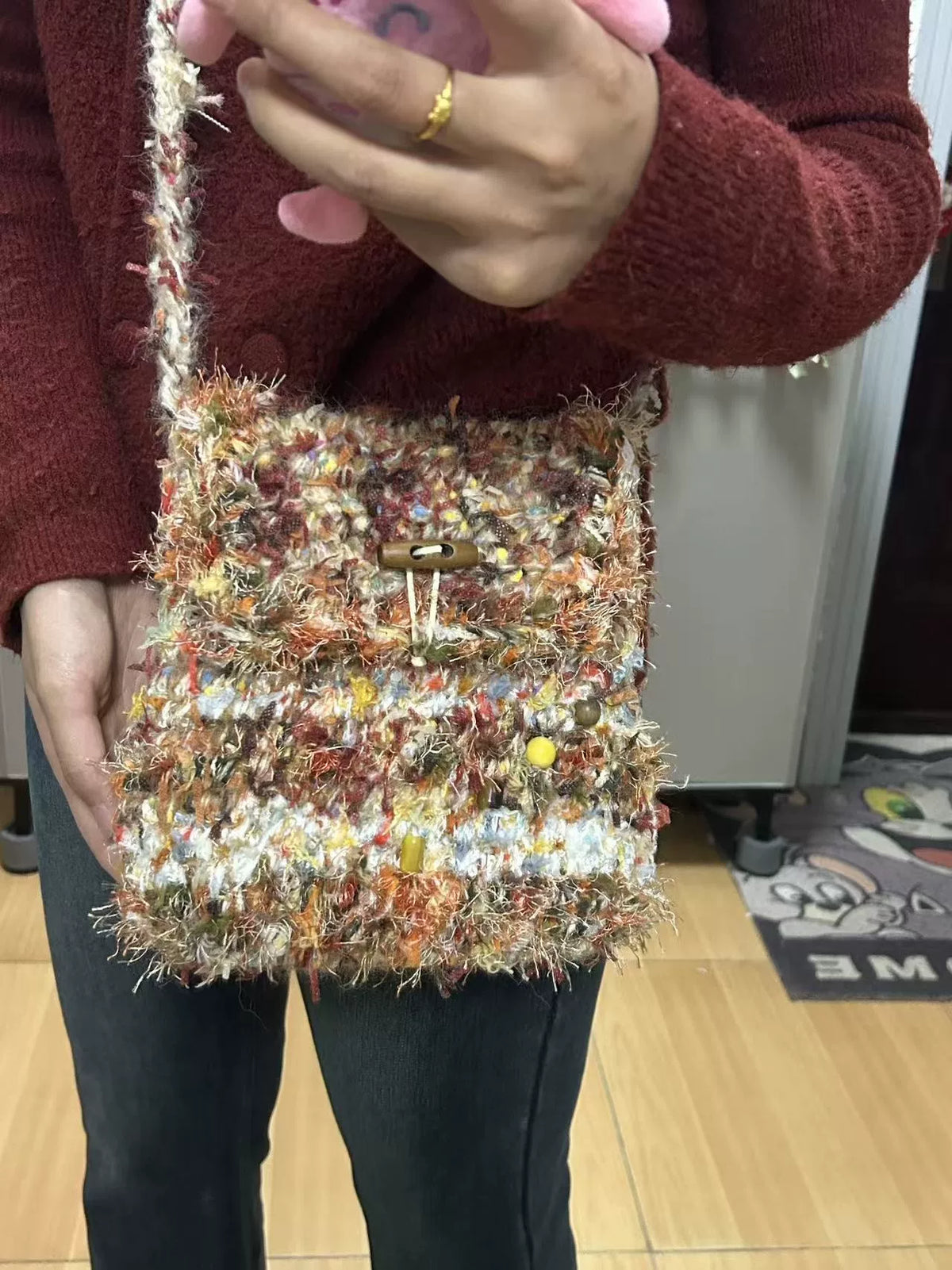 Flauschige Crossbody-Tasche in Mehrfarben