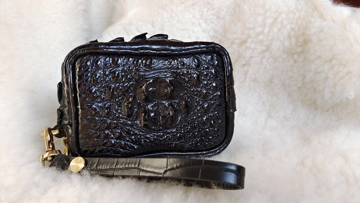 Necesero de muñera en cuero de cocodrilo negro