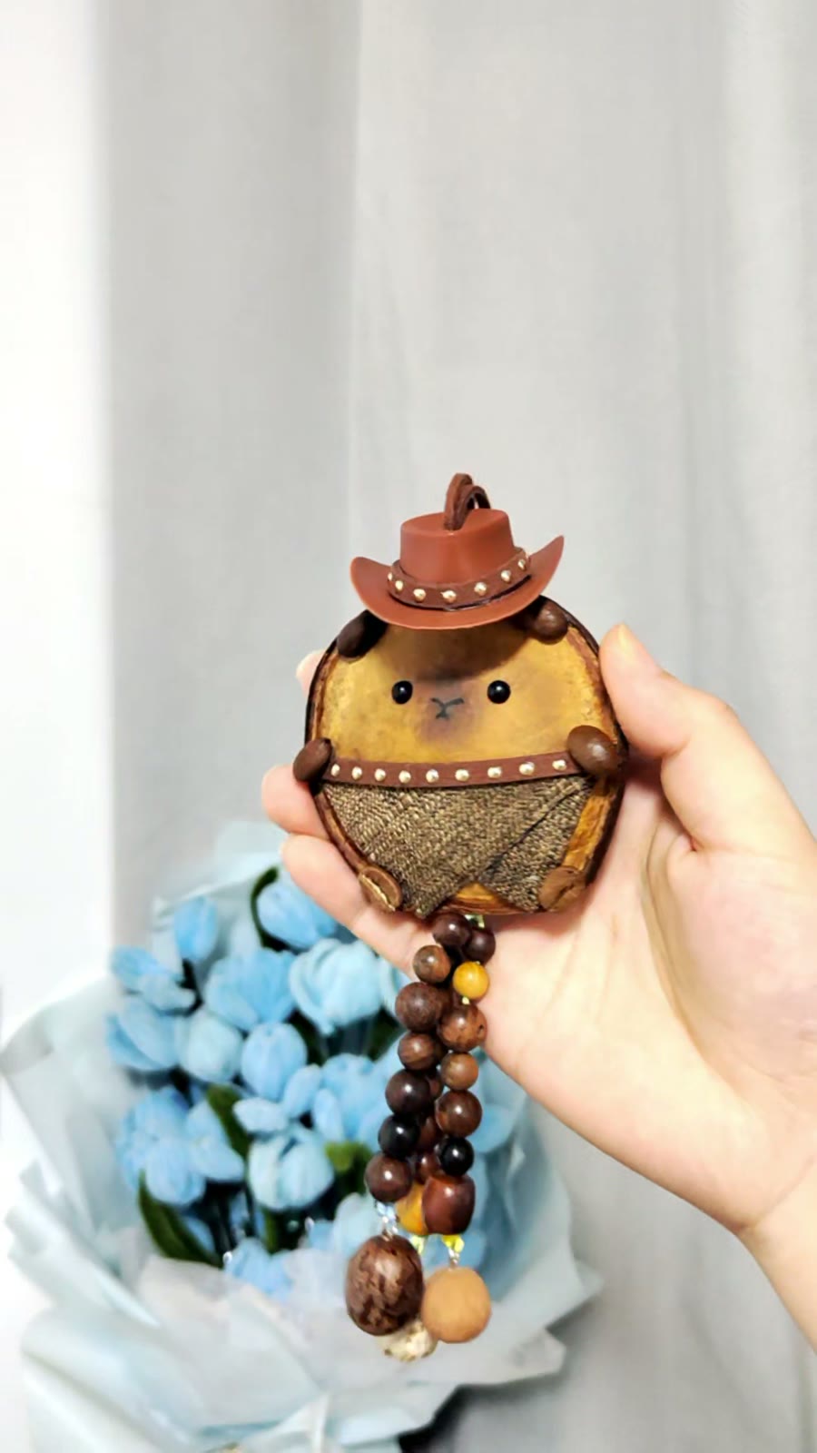 Ciondolo Capybara Cowboy in Seme di Entada