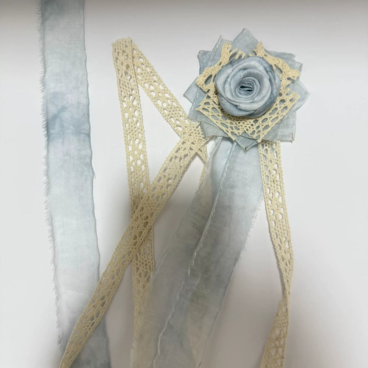 Stofblauwe Handgakte Roos Choker Hanfu Accessoire