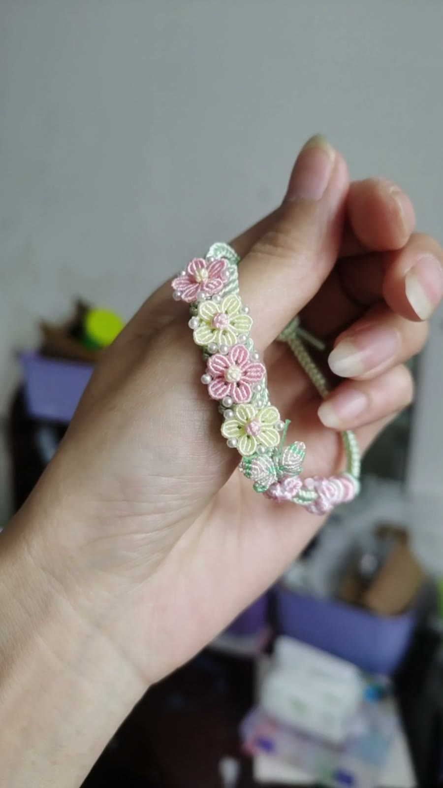 Pulseira Tecida à Mão Gradiente Rosa e Verde
