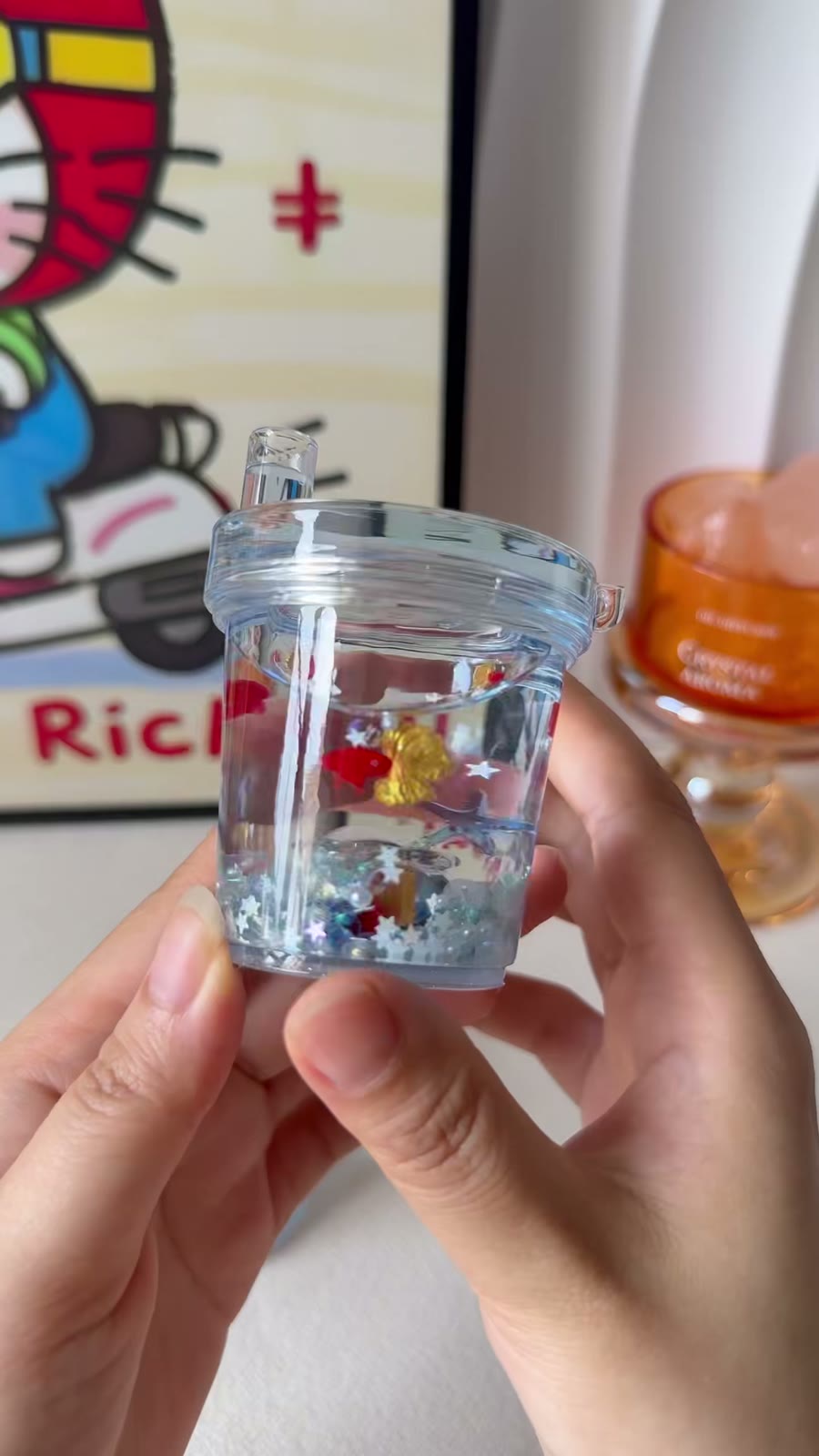 Diorama em Resina de Copo com Peixes Dourados em Miniatura