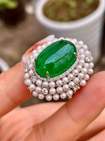 18k Gold Ring with 11.8ct Cabochon Emerald, 0.71ct Diamond Halo, and Pearl Border