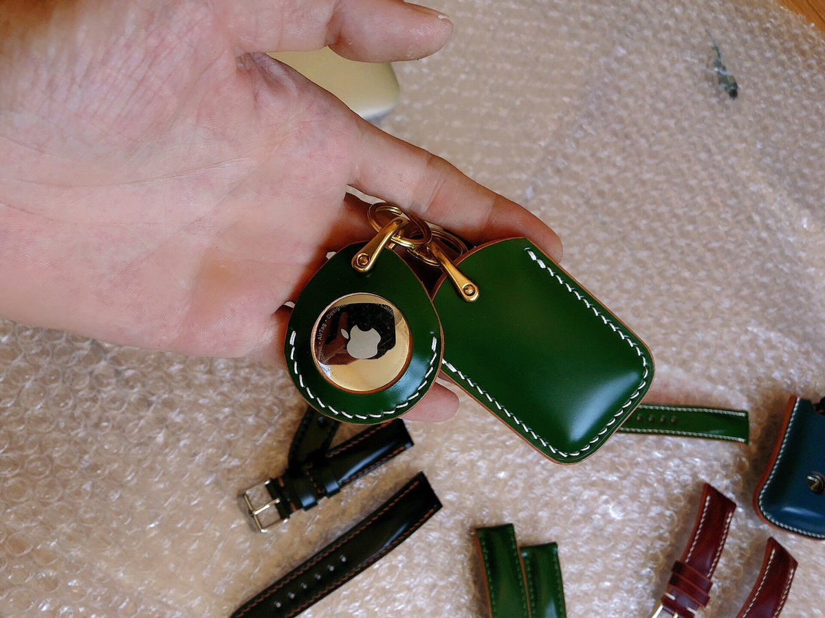 Handcrafted Green Leather AirTag and Card Holder